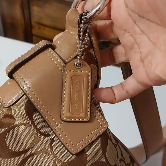 Coach Logo Signature Hamptons Hobo Bag F07077 - Picture 10 of 13